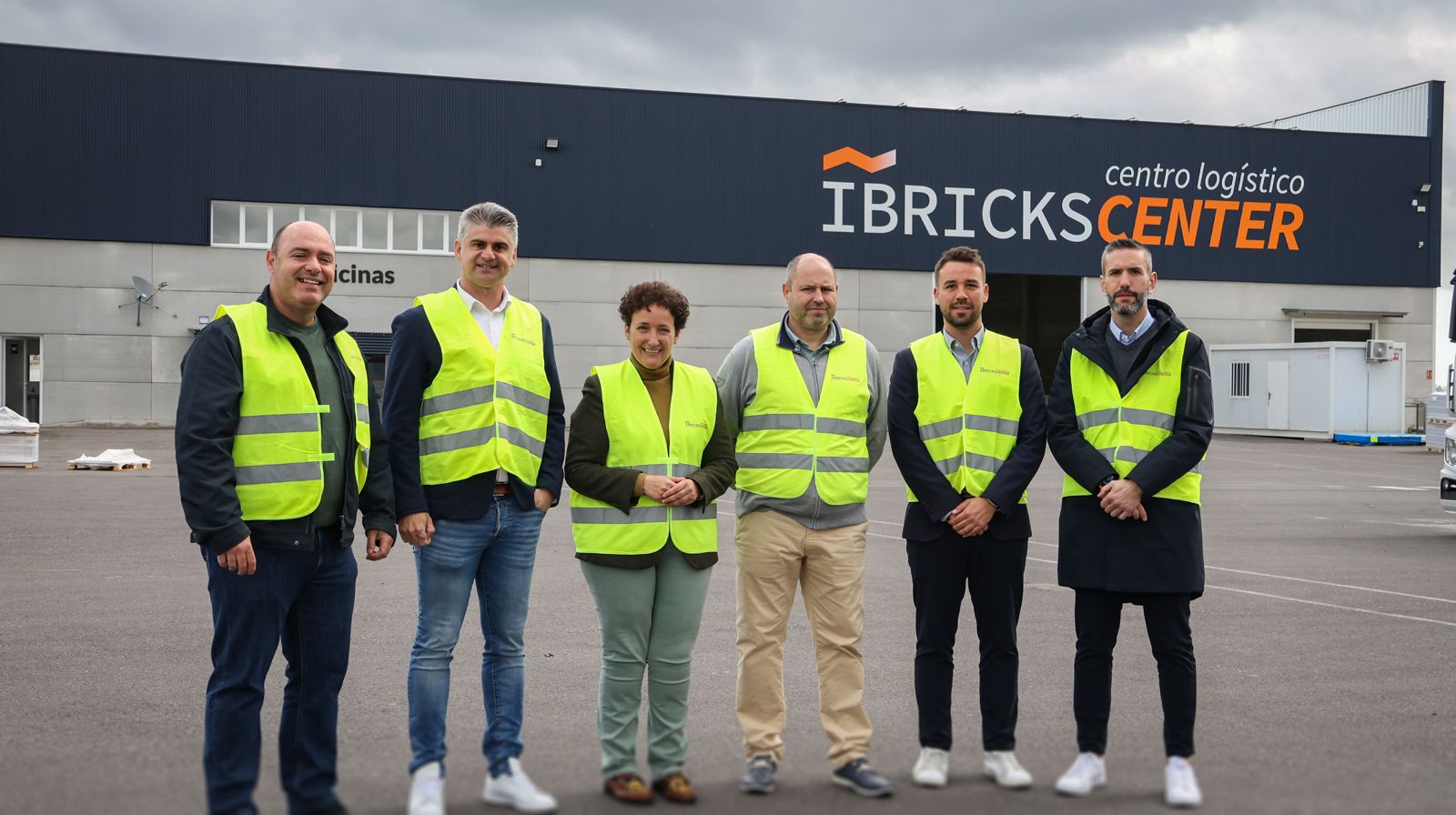 Ibricks Center reconocido por su impacto en la eficiencia logística y el desarrollo local. Noticias de Onda Castellon, Alcaldesa de Onda visita ibricks center, el centro logistico de grupo ibricks en onda, central de compras y servicios de construccion en españa